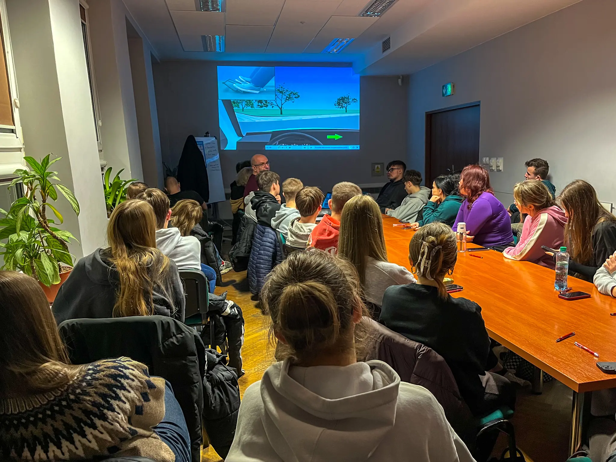 Wykłady teoretyczne prawa jazdy kat. B – kursy online i stacjonarne, szkoła jazdy Romek Kędzierzyn-Koźle